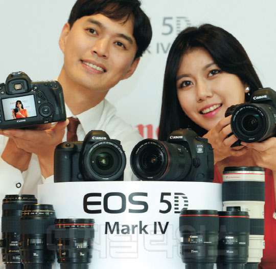 ĳ `EOS 5D Mark `